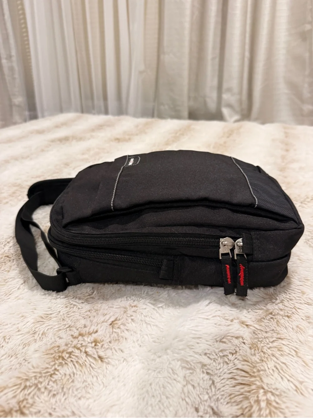 SWISSGEAR 2611 Vertical Boarding Bag Black Crossbody Travel Organizer